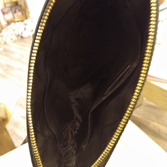 🖤🤍🩶Jet Set Travel Medium Logo Dome Crossbody Bag ColorBlock - Picture 6 of 9